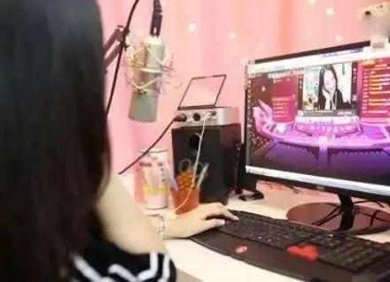 国产色情 在线直播,暗流涌动的网络世界